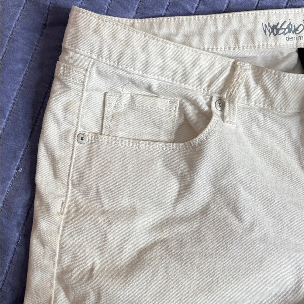 Mossimo Supply Co. White Denim Roll-Cuff Jean Shorts - Picture 6 of 7